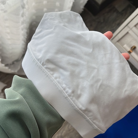 White lululemon crisscross sports bra - Picture 4 of 7